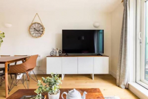 Stunning 2 Bed Ensuite Apart